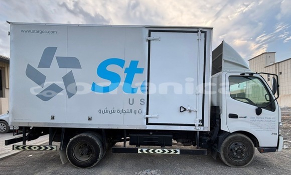 Buy Used Hino 300 Series White Truck in Suhar in al-Batinah Buy Used Hino 300 Series White Truck in Suhar in al-Batinah