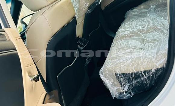 Buy Import Lexus ES White Car in Muscat in Masqat Buy Import Lexus ES White Car in Muscat in Masqat