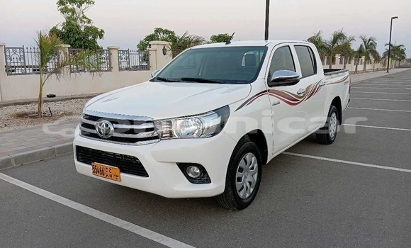 Buy Used Toyota Hilux White Car in Muscat in Masqat Buy Used Toyota Hilux White Car in Muscat in Masqat