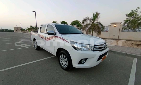 Buy Used Toyota Hilux White Car in Muscat in Masqat Buy Used Toyota Hilux White Car in Muscat in Masqat