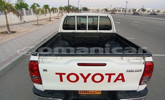 Buy Used Toyota Hilux White Car in Muscat in Masqat Buy Used Toyota Hilux White Car in Muscat in Masqat