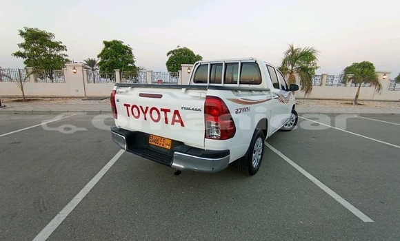 Buy Used Toyota Hilux White Car in Muscat in Masqat Buy Used Toyota Hilux White Car in Muscat in Masqat