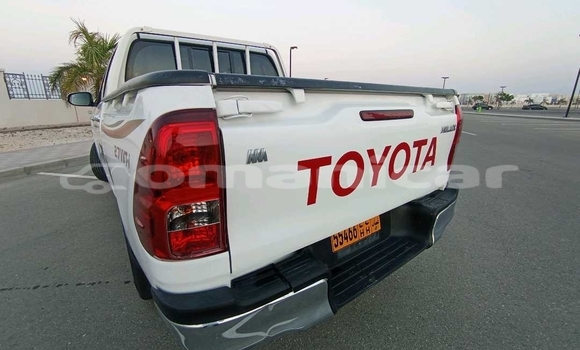 Buy Used Toyota Hilux White Car in Muscat in Masqat Buy Used Toyota Hilux White Car in Muscat in Masqat