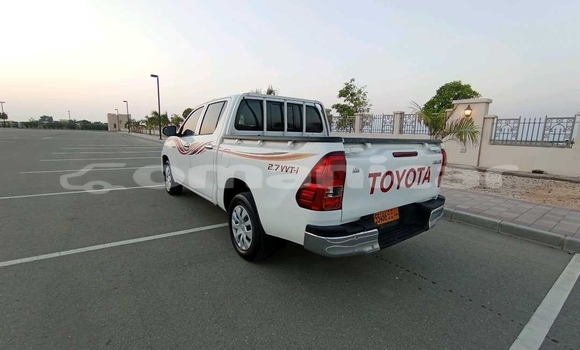 Buy Used Toyota Hilux White Car in Muscat in Masqat Buy Used Toyota Hilux White Car in Muscat in Masqat