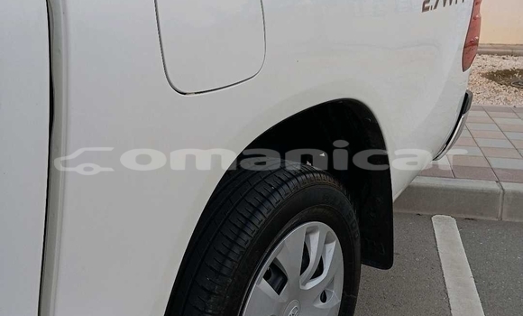 Buy Used Toyota Hilux White Car in Muscat in Masqat Buy Used Toyota Hilux White Car in Muscat in Masqat