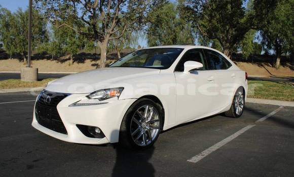 Buy Used Lexus IS White Car in Muscat in Masqat Buy Used Lexus IS White Car in Muscat in Masqat