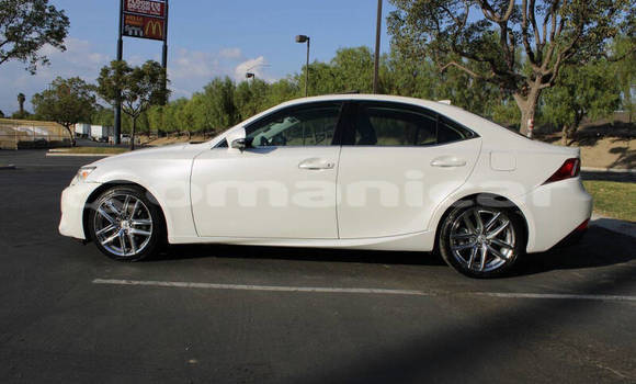 Buy Used Lexus IS White Car in Muscat in Masqat Buy Used Lexus IS White Car in Muscat in Masqat