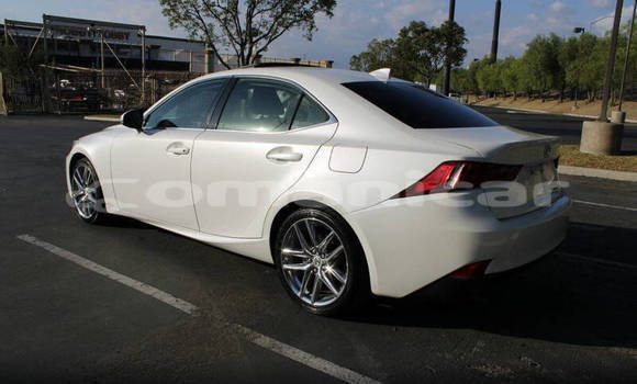 Buy Used Lexus IS White Car in Muscat in Masqat Buy Used Lexus IS White Car in Muscat in Masqat