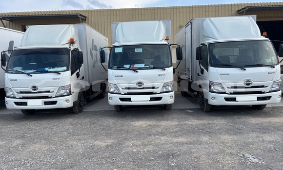 Buy Used Hino 300 Series White Truck in Suhar in al-Batinah