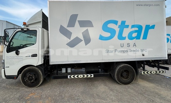 Buy Used Hino 300 Series White Truck in Suhar in al-Batinah Buy Used Hino 300 Series White Truck in Suhar in al-Batinah