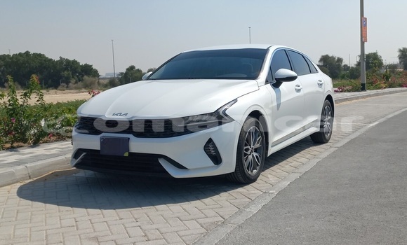 Buy Used Kia K5 White Car in Muscat in Masqat Buy Used Kia K5 White Car in Muscat in Masqat