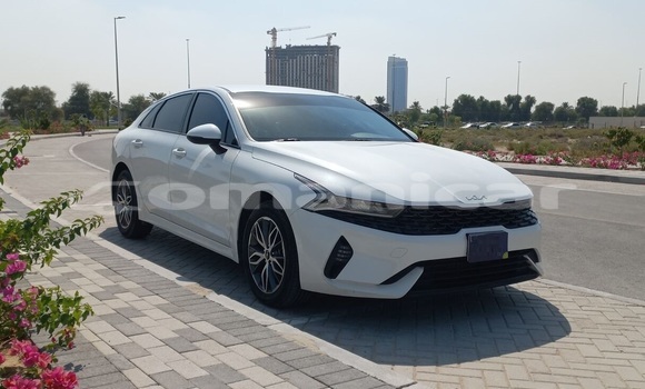 Buy Used Kia K5 White Car in Muscat in Masqat Buy Used Kia K5 White Car in Muscat in Masqat