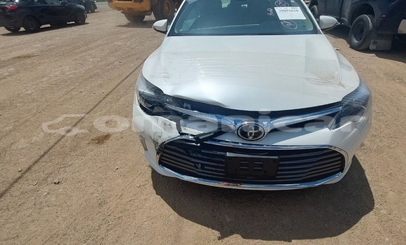 Buy Used Toyota Avalon White Car in Masqat in Masqat Buy Used Toyota Avalon White Car in Masqat in Masqat