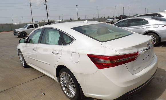 Buy Used Toyota Avalon White Car in Masqat in Masqat Buy Used Toyota Avalon White Car in Masqat in Masqat