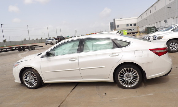 Buy Used Toyota Avalon White Car in Masqat in Masqat Buy Used Toyota Avalon White Car in Masqat in Masqat