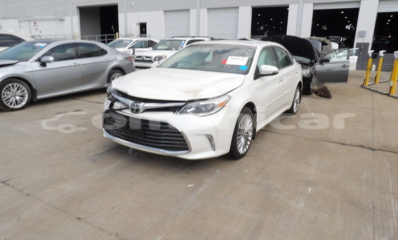 Buy Used Toyota Avalon White Car in Masqat in Masqat Buy Used Toyota Avalon White Car in Masqat in Masqat