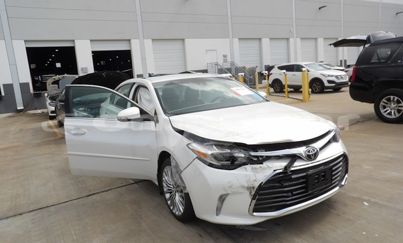 Buy Used Toyota Avalon White Car in Masqat in Masqat Buy Used Toyota Avalon White Car in Masqat in Masqat