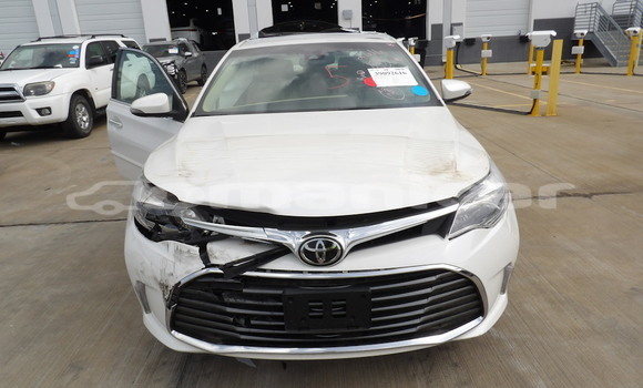 Buy Used Toyota Avalon White Car in Masqat in Masqat Buy Used Toyota Avalon White Car in Masqat in Masqat