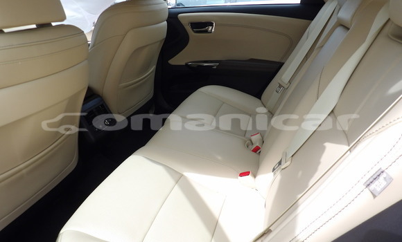 Buy Used Toyota Avalon White Car in Masqat in Masqat Buy Used Toyota Avalon White Car in Masqat in Masqat