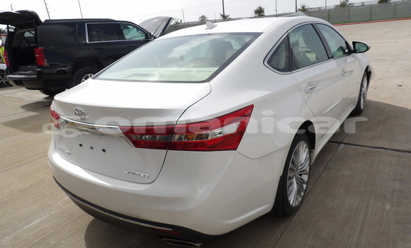 Buy Used Toyota Avalon White Car in Masqat in Masqat Buy Used Toyota Avalon White Car in Masqat in Masqat
