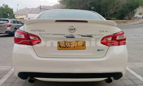 Buy Used Nissan Altima White Car in as–Suwayq in al-Batinah Buy Used Nissan Altima White Car in as–Suwayq in al-Batinah