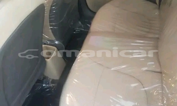 Buy Used Toyota RAV4 White Car in as–Suwayq in al-Batinah Buy Used Toyota RAV4 White Car in as–Suwayq in al-Batinah