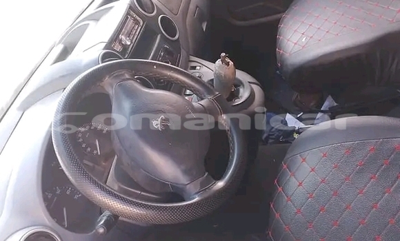 Buy Used Toyota Hiace White Car in Muscat in Masqat Buy Used Toyota Hiace White Car in Muscat in Masqat