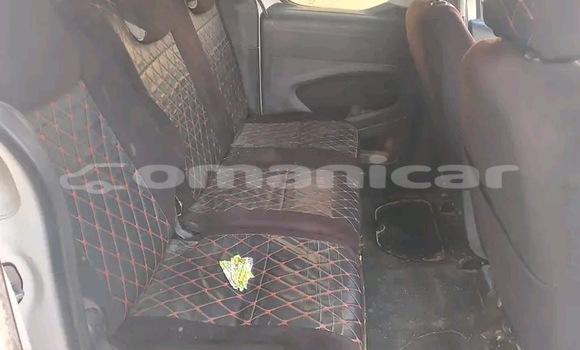 Buy Used Toyota Hiace White Car in Muscat in Masqat Buy Used Toyota Hiace White Car in Muscat in Masqat