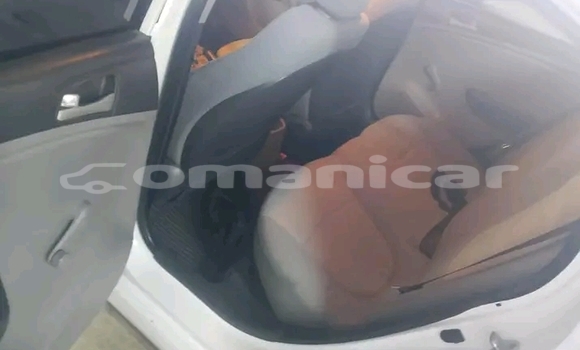 Buy Used Honda Civic White Car in as–Sib in Masqat Buy Used Honda Civic White Car in as–Sib in Masqat