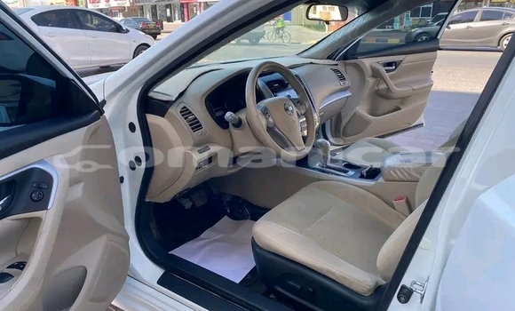 Buy Used Toyota Auris White Car in as–Suwayq in al-Batinah Buy Used Toyota Auris White Car in as–Suwayq in al-Batinah
