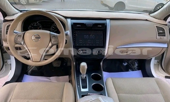 Buy Used Toyota Auris White Car in as–Suwayq in al-Batinah Buy Used Toyota Auris White Car in as–Suwayq in al-Batinah