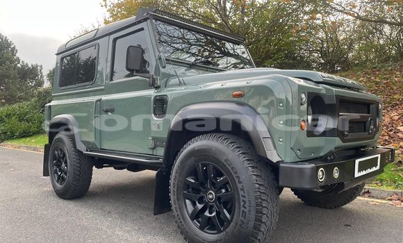 Buy Used Land Rover Defender Green Car in Muscat in Masqat Buy Used Land Rover Defender Green Car in Muscat in Masqat