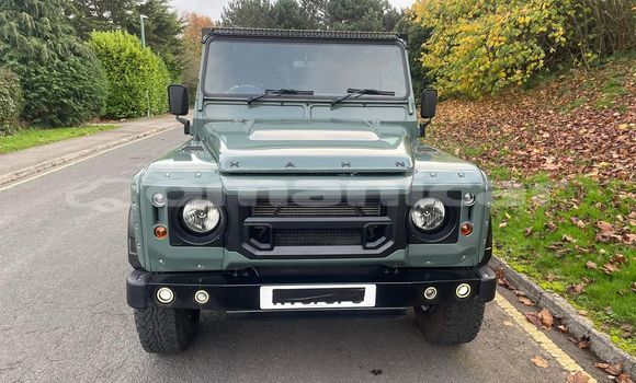 Buy Used Land Rover Defender Green Car in Muscat in Masqat Buy Used Land Rover Defender Green Car in Muscat in Masqat