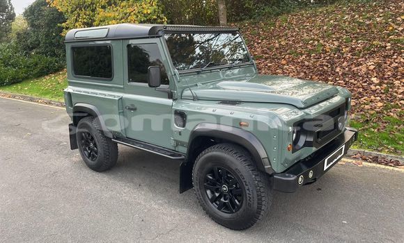 Buy Used Land Rover Defender Green Car in Muscat in Masqat Buy Used Land Rover Defender Green Car in Muscat in Masqat