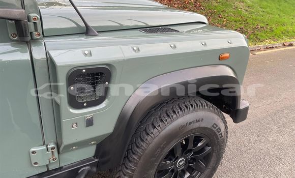Buy Used Land Rover Defender Green Car in Muscat in Masqat Buy Used Land Rover Defender Green Car in Muscat in Masqat