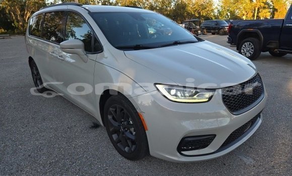 Buy Used Chrysler Pacifica White Car in Muscat in Masqat Buy Used Chrysler Pacifica White Car in Muscat in Masqat