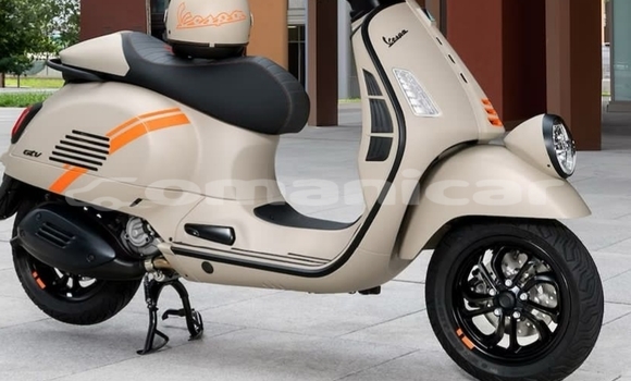 Buy Used Vespa GTV Beige Bike in Muscat in Masqat