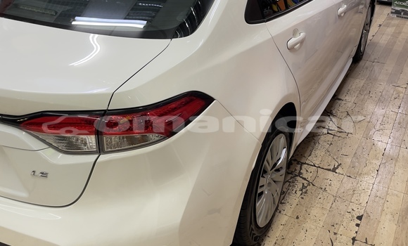 Buy Used Toyota Corolla White Car in Bawshar in Masqat Buy Used Toyota Corolla White Car in Bawshar in Masqat