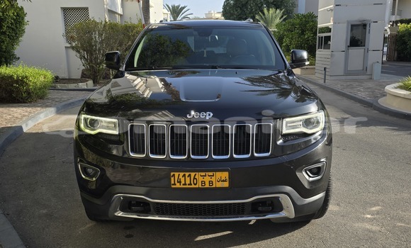 Buy Used Jeep Grand Cherokee Black Car in Muscat in Masqat