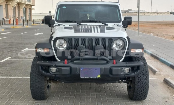 Buy Used Jeep Wrangler White Car in Muscat in Masqat Buy Used Jeep Wrangler White Car in Muscat in Masqat