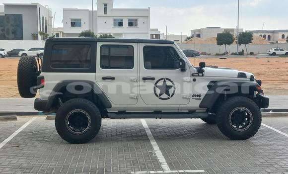 Buy Used Jeep Wrangler White Car in Muscat in Masqat Buy Used Jeep Wrangler White Car in Muscat in Masqat