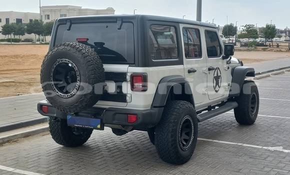 Buy Used Jeep Wrangler White Car in Muscat in Masqat Buy Used Jeep Wrangler White Car in Muscat in Masqat