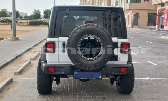 Buy Used Jeep Wrangler White Car in Muscat in Masqat Buy Used Jeep Wrangler White Car in Muscat in Masqat