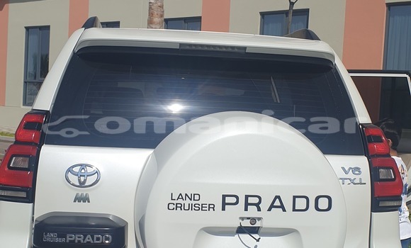 Buy Used Toyota Prado White Car in Muscat in Masqat Buy Used Toyota Prado White Car in Muscat in Masqat