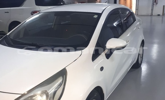 Buy Used Kia Rio White Car in Muscat in Masqat Buy Used Kia Rio White Car in Muscat in Masqat