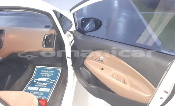 Buy Used Kia Rio White Car in Muscat in Masqat Buy Used Kia Rio White Car in Muscat in Masqat