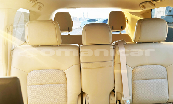 Buy Used Toyota Land Cruiser White Car in Al khuwair in al-Batinah Buy Used Toyota Land Cruiser White Car in Al khuwair in al-Batinah