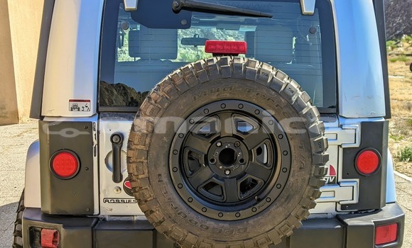 Buy Used Jeep Wrangler Silver Car in Wadi Al Kabir in Masqat Buy Used Jeep Wrangler Silver Car in Wadi Al Kabir in Masqat