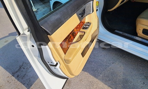 Buy Used Jaguar XF White Car in Wadi Al Kabir in Masqat Buy Used Jaguar XF White Car in Wadi Al Kabir in Masqat