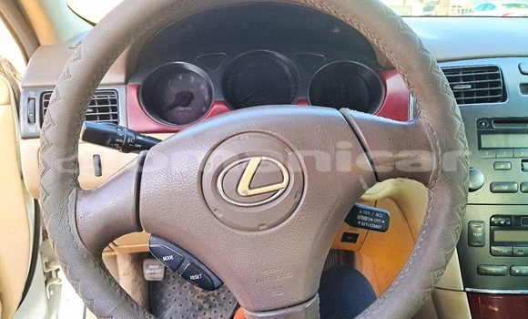 Buy Used Lexus ES White Car in Ruwi in Masqat Buy Used Lexus ES White Car in Ruwi in Masqat